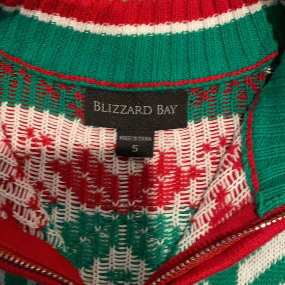 Blizzard Bay zip skiing Santa sweater - Picture 4 of 7